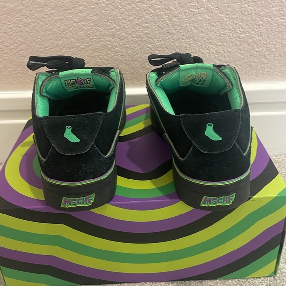 MSCHF Gobstomper Sour edition, size 8 (men) shoes, poster, box, extra laces. - Picture 5 of 5